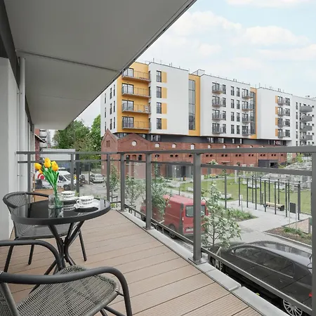 Stylish One Bedroom In With Free Parking And Balcony By Renters Apartment *