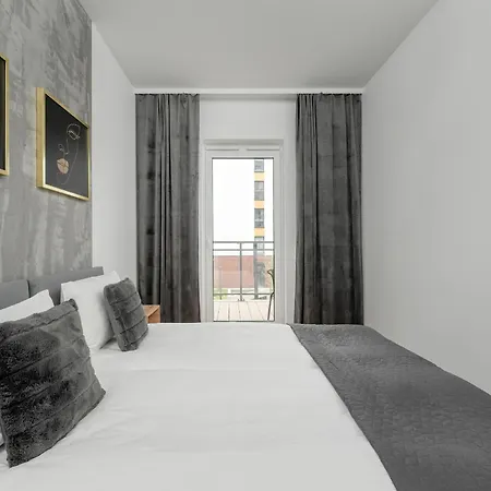 Stylish One Bedroom In With Free Parking And Balcony By Renters Apartment Breslau