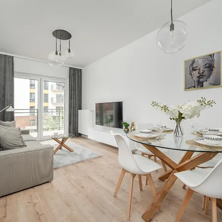 Stylish One Bedroom In With Free Parking And Balcony By Renters Apartment Breslau