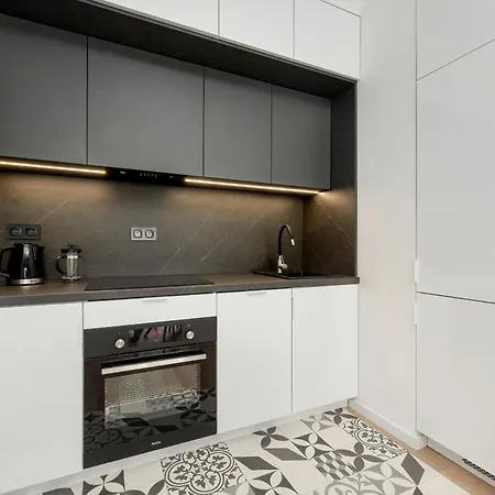 Apartment Stylish One Bedroom In With Free Parking And Balcony By Renters