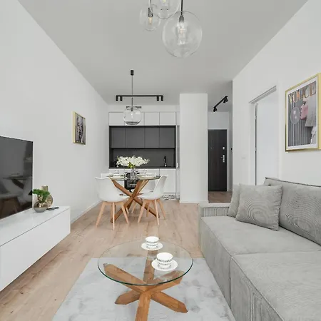 Stylish One Bedroom In With Free Parking And Balcony By Renters Breslau