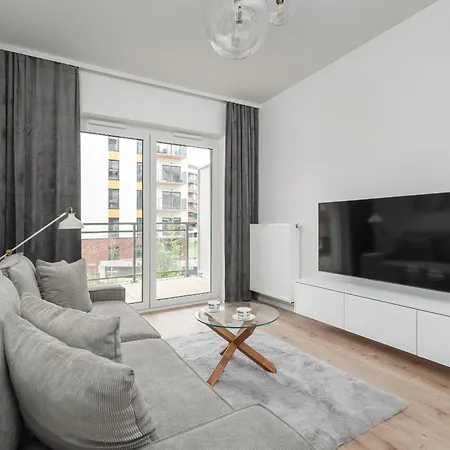 Apartment Stylish One Bedroom In With Free Parking And Balcony By Renters *