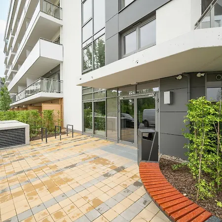 Stylish One Bedroom In With Free Parking And Balcony By Renters